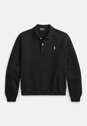 Sweatshirt polo preta em algodão com gola canelada, pala com três botões e um pequeno logotipo dourado no lado esquerdo do peito. Corte clássico e mangas compridas.