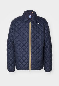 Mornarsko quilted jakna s ravnim krojem, ki ima rumeno-rdeč zadrgo in logo na levem prsnem predelu.