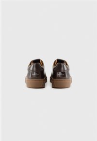 GANT MC JULIEN - Matalavartiset tennarit - dark brown