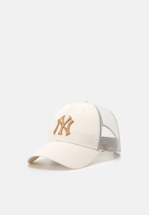 Gorra de béisbol color crema con logo marrón de los New York Yankees en el frente y panel trasero de malla blanca.