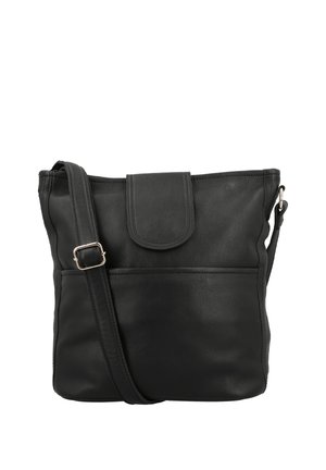 Borsa a tracolla in pelle nera con tracolla regolabile, tasca frontale e chiusura a patta su sfondo bianco.