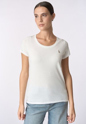 T-shirt bianco a maniche corte con scollatura rotonda, realizzato in tessuto leggero, caratterizzato da un piccolo logo ricamato sul petto.