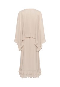 Beige dlouhá šaty s volánovými rukávy a lemem, vyrobené z lehkého materiálu, s volným střihem a elegantním splývavým designem.