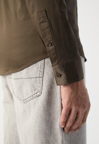 Lindbergh PLAIN - Košeľa - dark brown