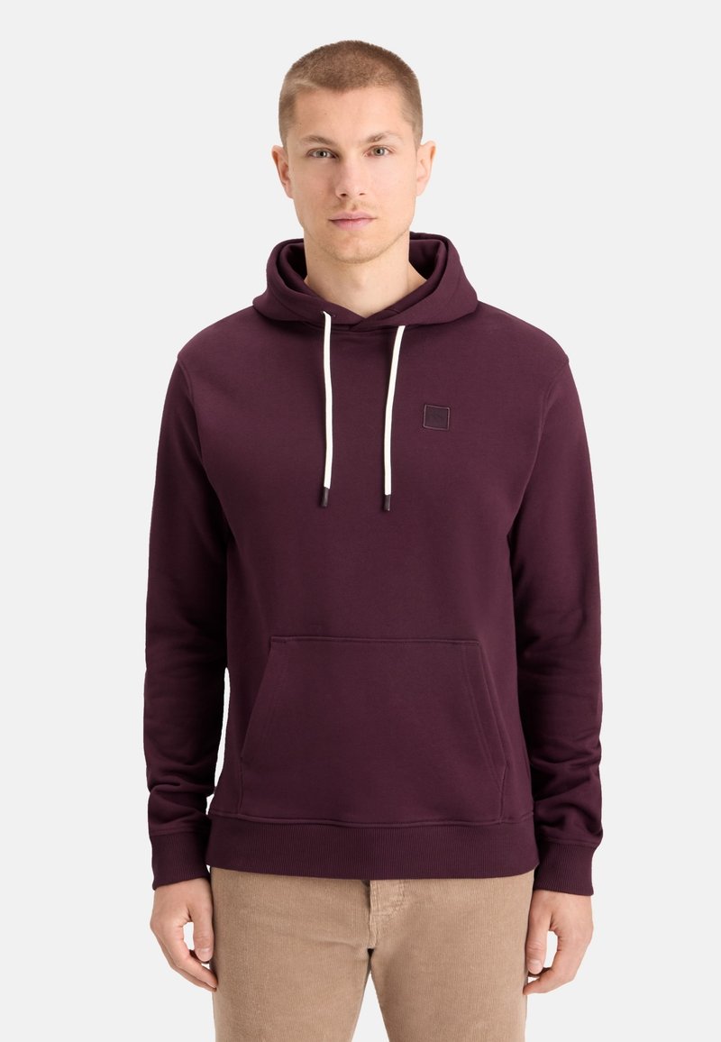 Burgunderfarbener Hoodie aus Baumwollmischung, mit einer Vordertasche, Kapuze mit Zugband und einem kleinen quadratischen Logopatch auf der Brust.