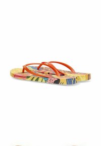 Chanclas con una suela amarilla que presentan un colorido patrón floral y abstracto. Tiras de goma naranjas y plantilla texturizada.