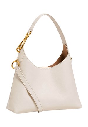 Borsa a mano in pelle color crema con ampio manico superiore e tracolla removibile, con ferrature metalliche dorate e corpo morbido e strutturato.