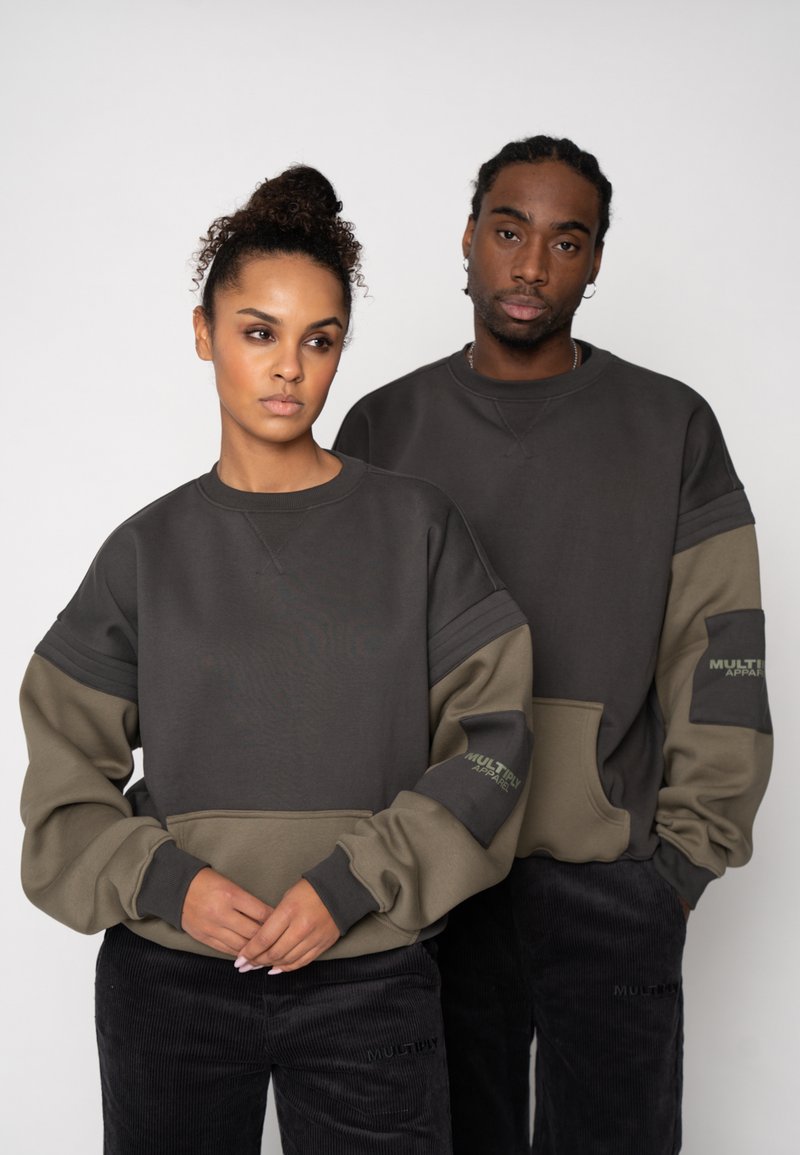 Multiply Apparel OVERSIZE STACK UNISEX - Sweatshirt - black soda washed ...