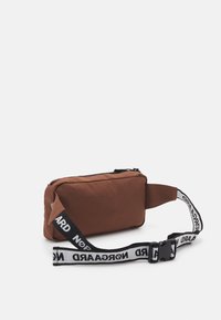 Mads Nørgaard BEL ONE CARNI UNISEX - Rumpetaske - cambridge brown