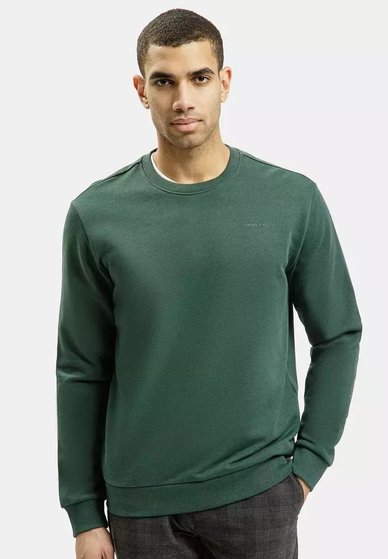 Ciemnozielona bluza z miękkiego, gładkiego materiału. Obejmuje okrągły dekolt i ściągacze przy mankietach. Minimalistyczny design z małym logo na piersi.