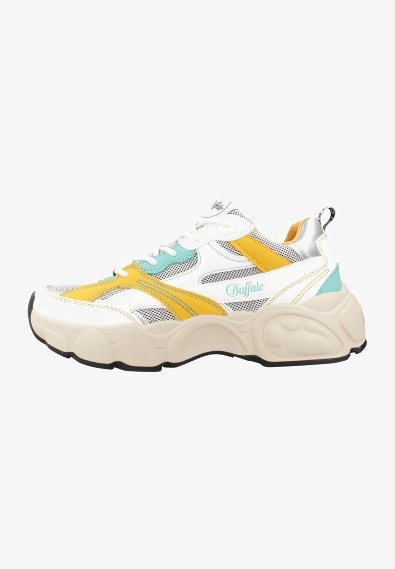 Masywne sneakersy z białej siatki i skóry, z żółtymi, turkusowymi i srebrnymi akcentami. Gruba podeszwa z teksturowanymi wzorami i detalem logo.