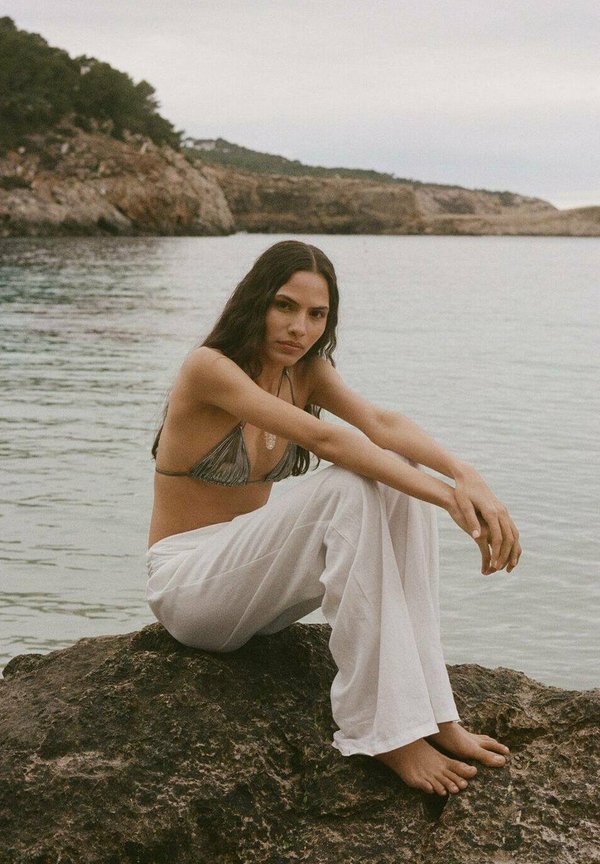 WITH DRAPED WAIST - Trousers2