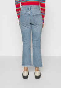 GAP Petite VINTAGE SLIM SPLIT HEM - Karcsúsított farmerek - light wash