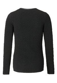 Top negro de manga larga con diseño texturizado y ondulado. Presenta un escote redondo y una silueta ajustada. Apto para superponer o para uso casual.