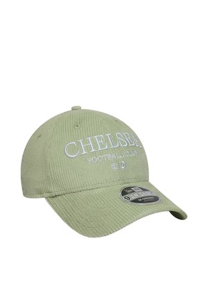 Hellgrüne Cord-Baseballkappe mit weißer "Chelsea Football Club" Stickerei und einem silbernen New Era 9FORTY Aufkleber am gebogenen Schirm.