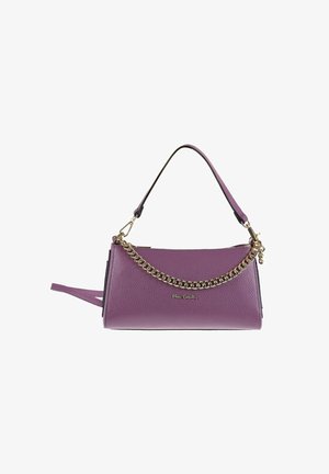 Borsa a mano in pelle viola con catena dorata e tracolla abbinata, forma rettangolare, superficie texturizzata, logo Pierre Cardin sul frontale.