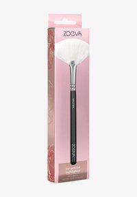 ZOEVA fläktborste med vita syntetiska borst, silverfärgad ferrule och svart handtag, förpackad i en rosa låda märkt "för puderhighlighter."