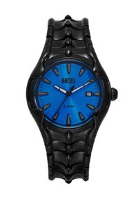 Runde schwarze Uhr mit einem strukturierten Armband. Heller blauer Zifferblatt mit weißen Stundenmarkierungen und Zeigern, sowie einem Datumsanzeige bei 3 Uhr.