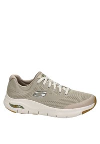 Zapatilla deportiva beige con parte superior de malla, suela blanca y cordones. Presenta soporte ArchFit y una ligera suela de goma para tracción.