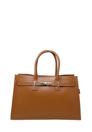 Borsa a tracolla in pelle marrone con texture, due manici superiori, forma rettangolare, dettaglio della cinghia frontale e accenti metallici.