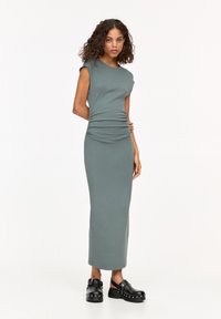 PULL&BEAR GATHERED - MIDI - Dnevna obleka - green