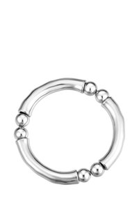 Pulsera metálica plateada con cuentas tubulares curvas y esféricas alternas dispuestas en un patrón circular sobre un fondo blanco.