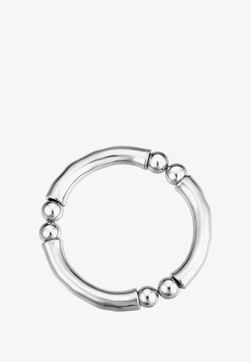 Pulsera metálica plateada con cuentas tubulares curvas y esféricas alternas dispuestas en un patrón circular sobre un fondo blanco.
