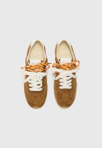 Nubikk BILLY LOU - Joggesko - cognac