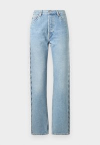 Jeans en denim bleu clair avec une taille haute, un design à jambe droite et des surpiqûres visibles le long des côtés. Style classique à cinq poches.