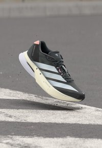 Nevybrané, grey five/footwear white/haze coral