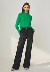 Next PREMIUM ROLL NECK  - Džemperis - bright green