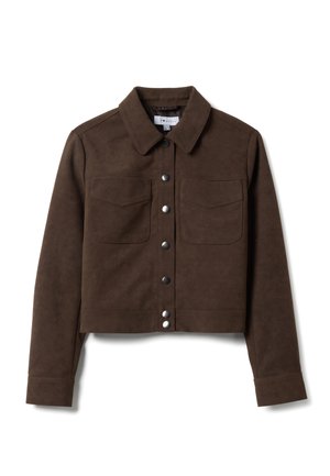 Braune Wildlederjacke mit kurzem Schnitt, großen Klappentaschen und silbernen Druckknöpfen vorne und an den Manschetten. Flacher Kragen.