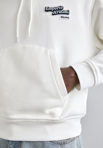 Emporio Armani FELPA - Felpa con cappuccio - off white