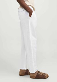 Jack & Jones JPSTKANE SUMMER JOGGER  - Stoffhose - bright white