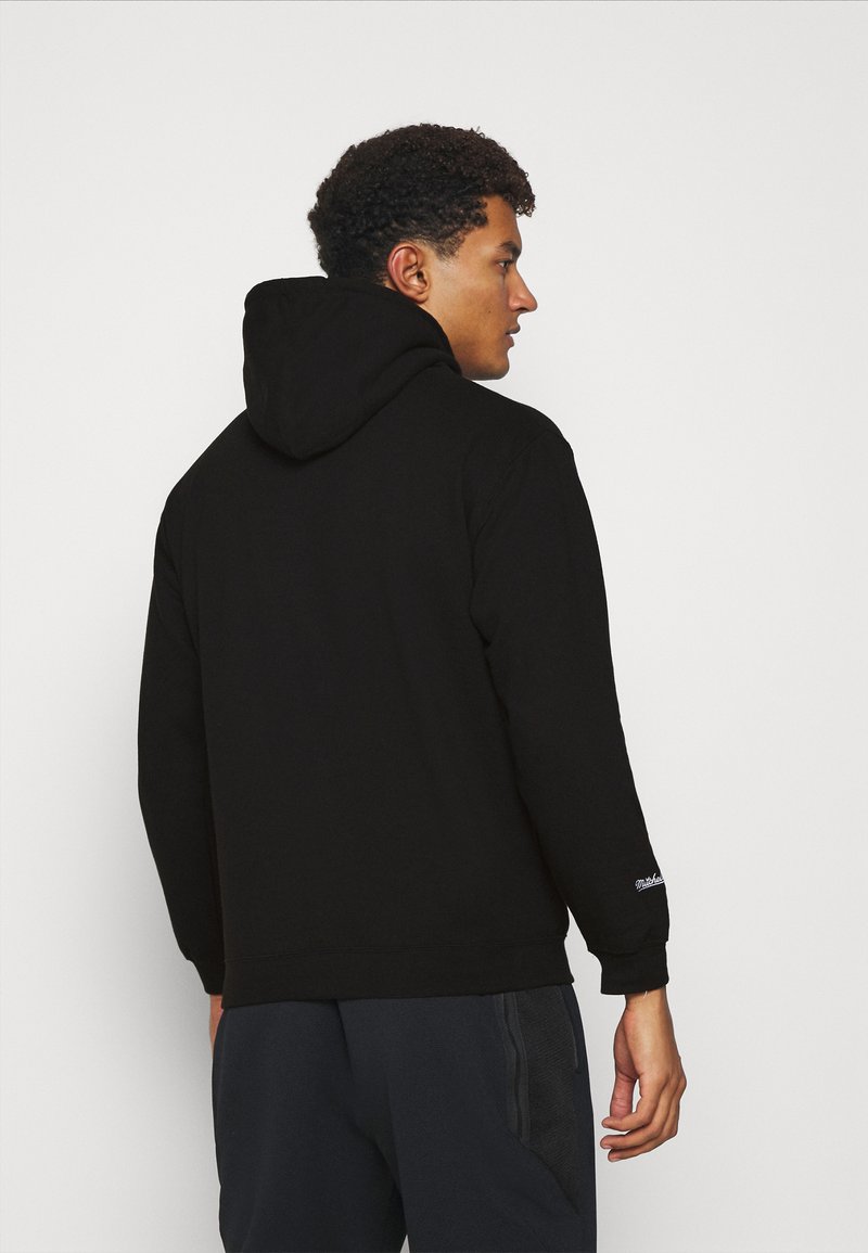 Herren Shirts | Mitchell & Ness NBA CHICAGO BULLS 3 POINT ARCH HOODIE Vereinsmannschaften black/schwarz - PO86683 Herren Shirts | Mitchell & Ness NBA CHICAGO BULLS 3 POINT ARCH HOODIE Vereinsmannschaften black/schwarz - PO86683