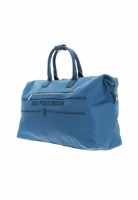 Sac de week-end bleu U.S. Polo Assn. avec double poignées, poche avant zippée et logo brodé, présenté en angle sur fond blanc.