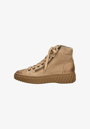 Sneakers alte color tan realizzate in pelle testurizzata, dotate di lacci rotondi, una cerniera laterale e una suola in gomma spessa con dettagli scanalati.