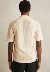 Reiss REGULAR FIT -  TEXTURED CUBAN-COLLAR - Hemd - light stone