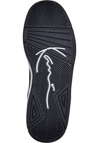 Pružná podrážka boty s texturovaným černým povrchem, která má bílé vlnovkové logo a geometrické dezény pro lepší přilnavost.