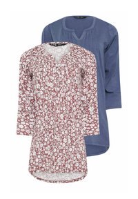 Kaksi pitkähihasista paitaa: toinen viininpunainen valkoisella kukkakuviolla ja toinen yksivärinen sininen. Molemmissa on pyöreä pääntie ja rento istuvuus.