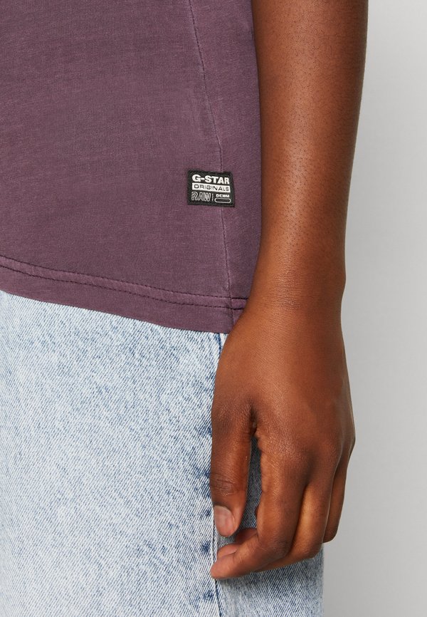 EYBEN SLIM - Basic T-shirt - purple3