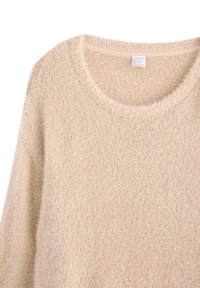 Beige, pörröinen neulepusero, jossa on pyöreä kaula-aukko ja pehmeä tekstuuri. Ominaisuuksiin kuuluu pitkät hihat ja rento, väljähkö istuvuus.