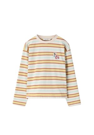 T-shirt à manches longues avec col rond, rayé horizontalement en beige, bleu clair et marron, avec un petit écusson représentant un palmier et un flamant rose sur la poitrine gauche.