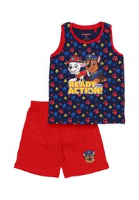 Twee-delige outfit voor kinderen met een marineblauw mouwloos topje met Paw Patrol-personages en de tekst "Klaar voor Actie!", gecombineerd met rode shorts met een karakters gezicht.