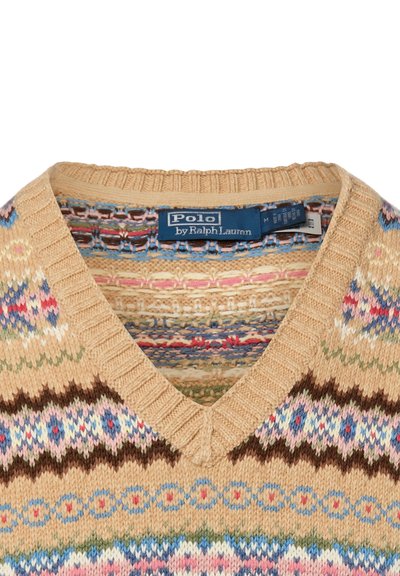 Pull en maille beige à col en V avec des motifs géométriques et floraux multicolores, avec une étiquette Polo par Ralph Lauren à l'intérieur du col.