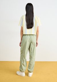 Columbia SANDIER™ PARACHUTE PANT - Cargohose - safari