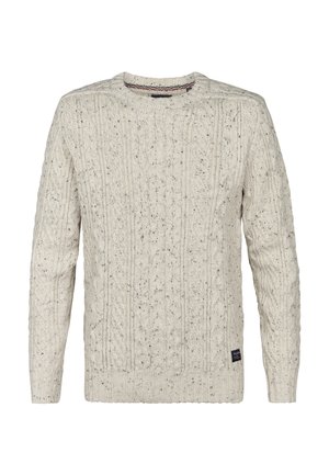 Pulover din lână tricotat cu model cable, de culoare crem, cu mâneci lungi și guler rotund, având o etichetă mică neagră a brand-ului aproape de tivul de jos.
