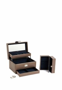 Scatola per gioielli in pelle marrone con specchio, multiple scomparti e una sezione staccabile. Dotata di hardware argento e rivestimento in velluto scuro.
