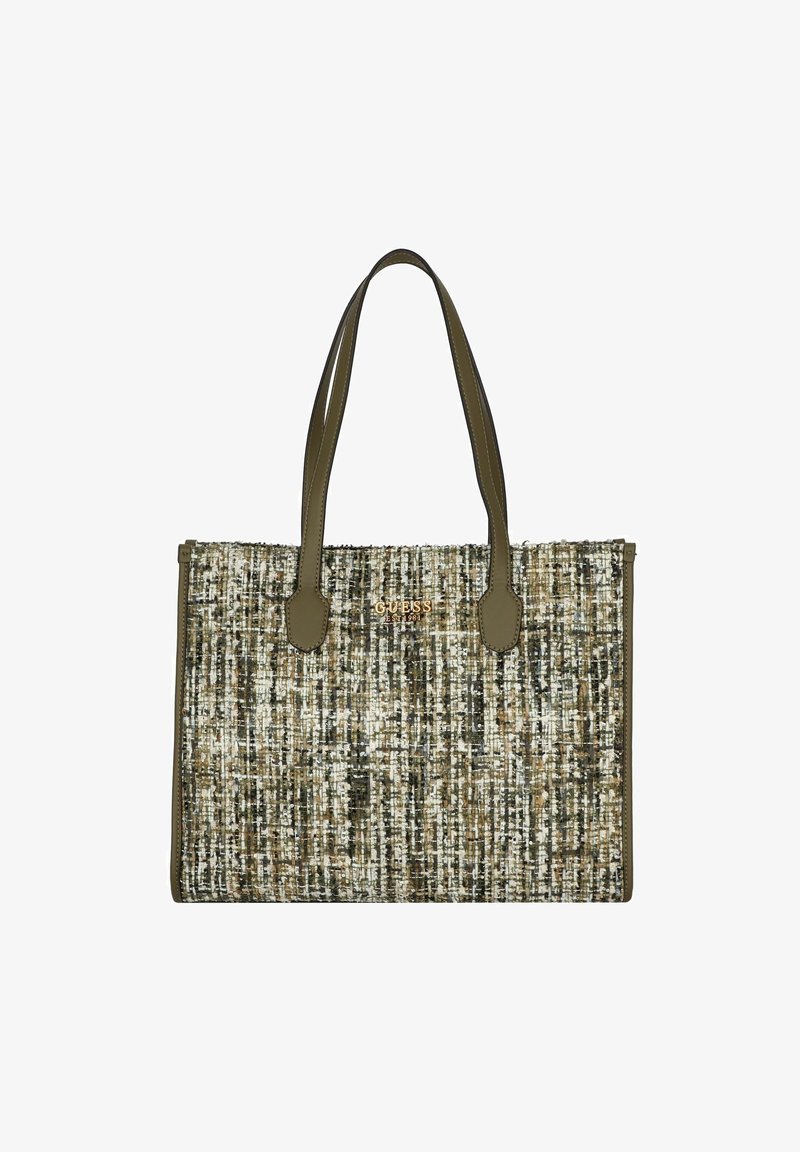 Sac fourre-tout rectangulaire avec motif en tweed vert et marron, poignées en cuir vert olive et logo doré "GUESS" sur le devant au centre.