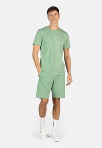 BALR. BRAND REGULAR FIT - Shorts - quiet green